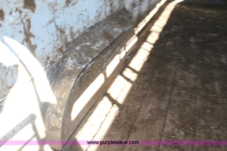 image for item F3495 1990 Bullmobile livestock trailer