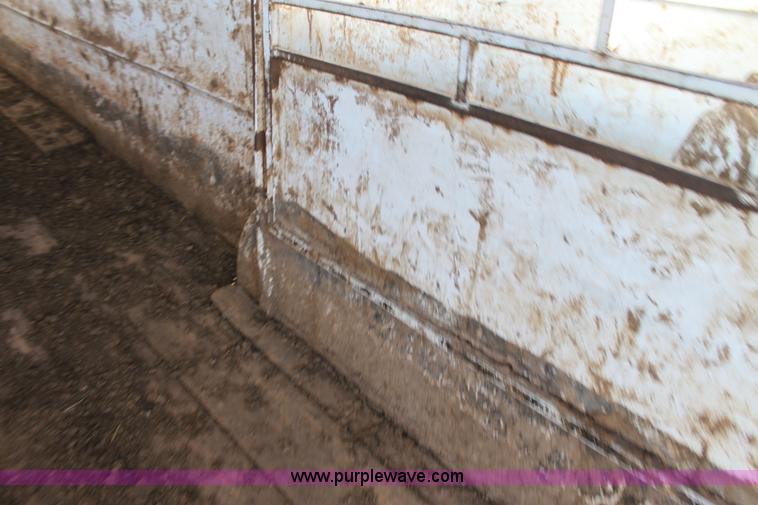 image for item F3495 1990 Bullmobile livestock trailer