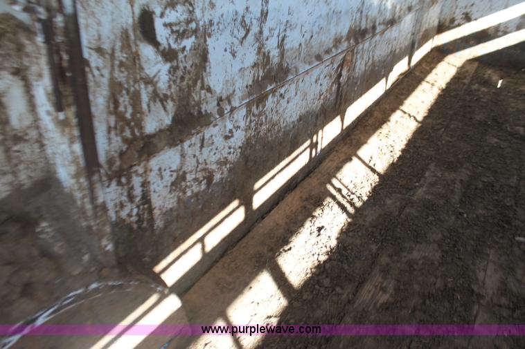 image for item F3495 1990 Bullmobile livestock trailer