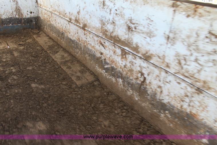 image for item F3495 1990 Bullmobile livestock trailer