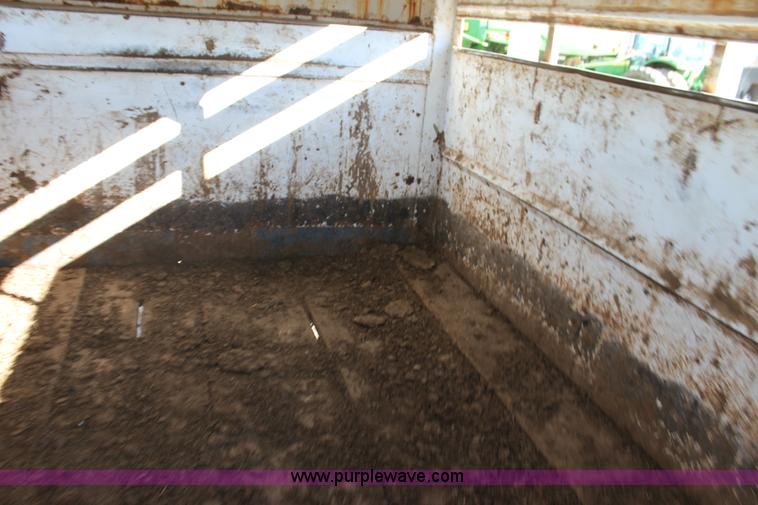 image for item F3495 1990 Bullmobile livestock trailer