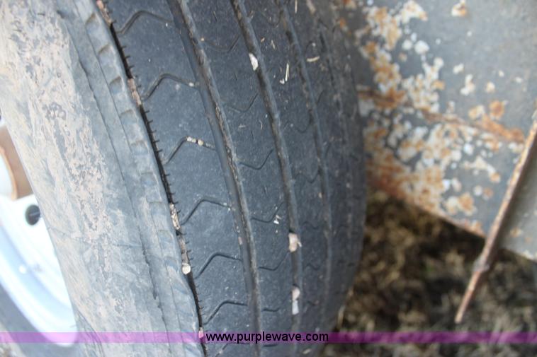 image for item F3495 1990 Bullmobile livestock trailer