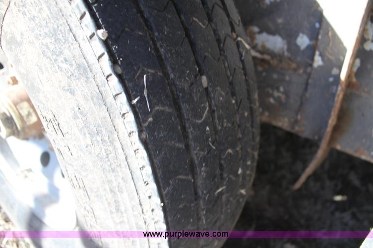 image for item F3495 1990 Bullmobile livestock trailer