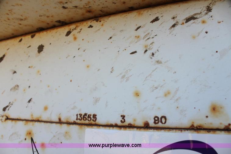 image for item F3495 1990 Bullmobile livestock trailer