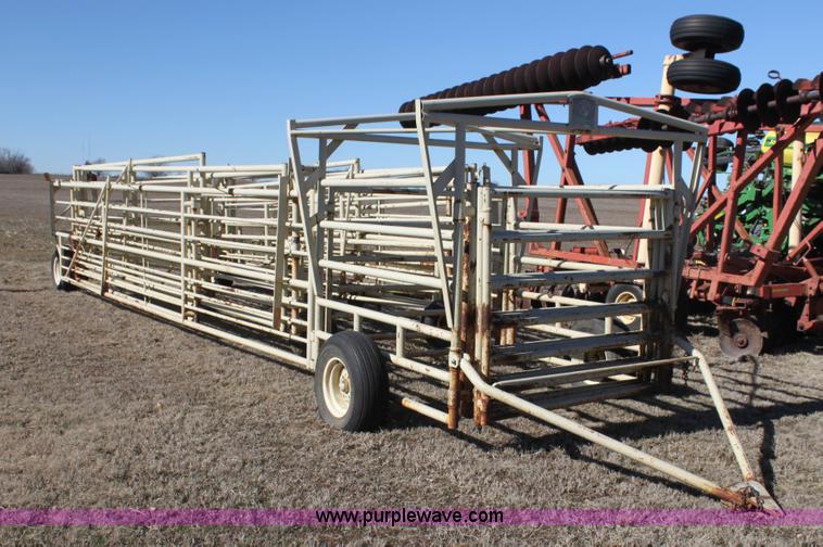 image for item F3500 Wilson wheel corral portable pens