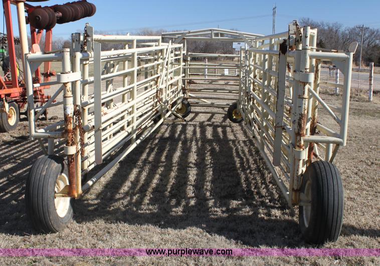 image for item F3500 Wilson wheel corral portable pens