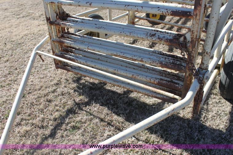 image for item F3500 Wilson wheel corral portable pens