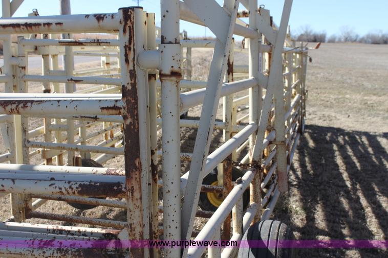 image for item F3500 Wilson wheel corral portable pens