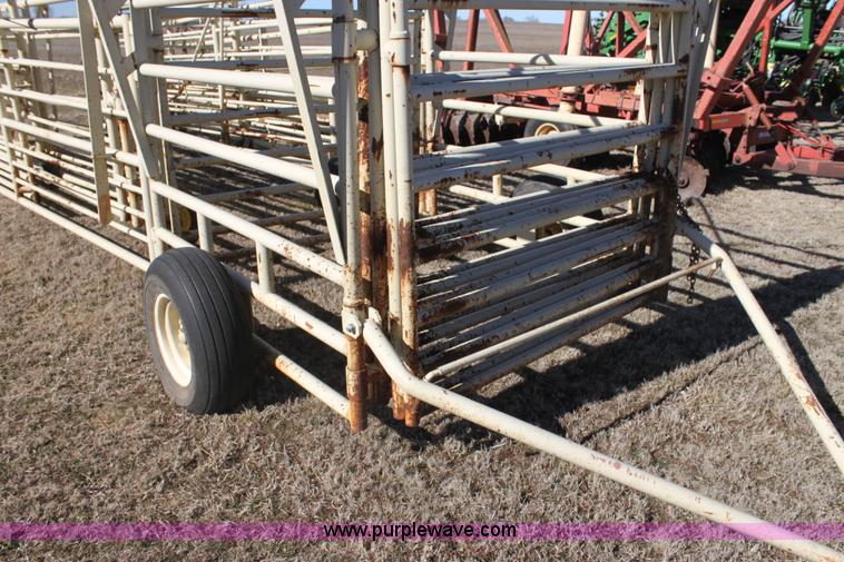 image for item F3500 Wilson wheel corral portable pens