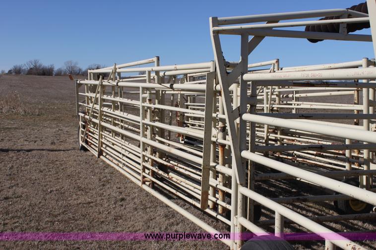 image for item F3500 Wilson wheel corral portable pens