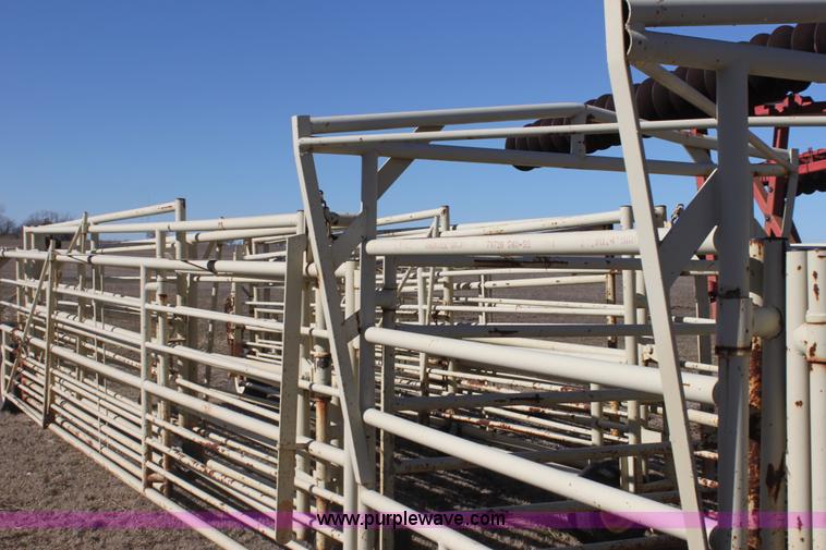 image for item F3500 Wilson wheel corral portable pens