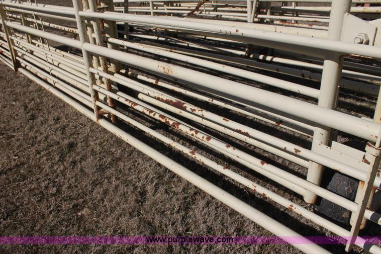 image for item F3500 Wilson wheel corral portable pens