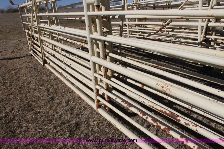 image for item F3500 Wilson wheel corral portable pens