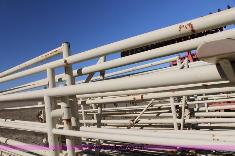 image for item F3500 Wilson wheel corral portable pens