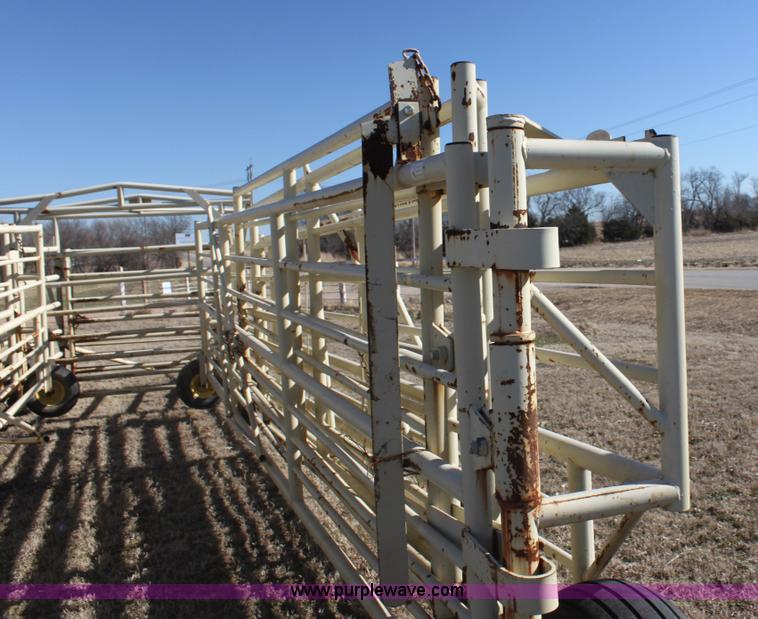 image for item F3500 Wilson wheel corral portable pens