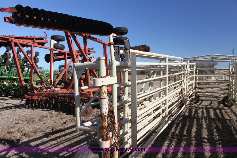 image for item F3500 Wilson wheel corral portable pens