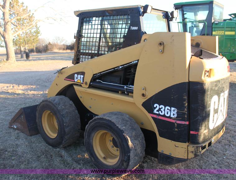 image for item L6503 2006 Caterpillar 236B skid steer