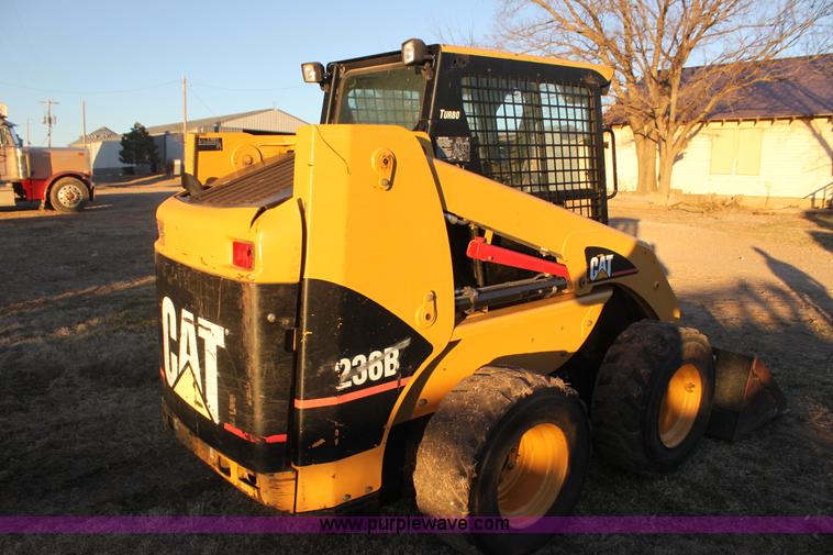 image for item L6503 2006 Caterpillar 236B skid steer
