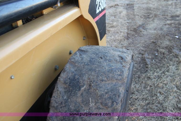 image for item L6503 2006 Caterpillar 236B skid steer