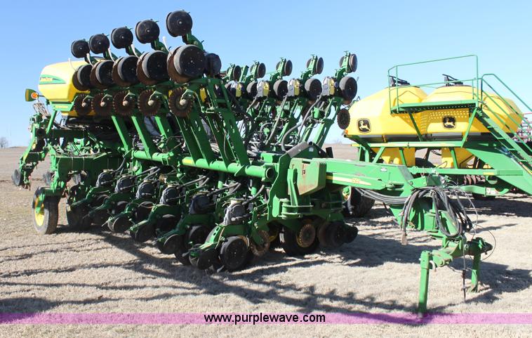 image for item L6504 2010 John Deere 1790 split row planter