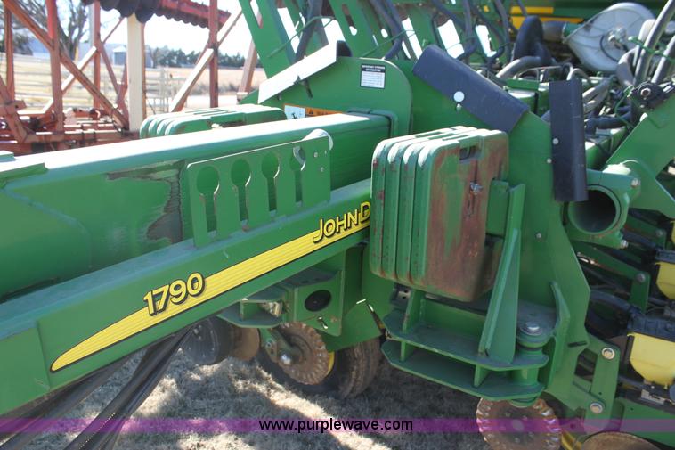 image for item L6504 2010 John Deere 1790 split row planter