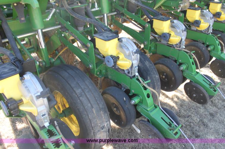 image for item L6504 2010 John Deere 1790 split row planter
