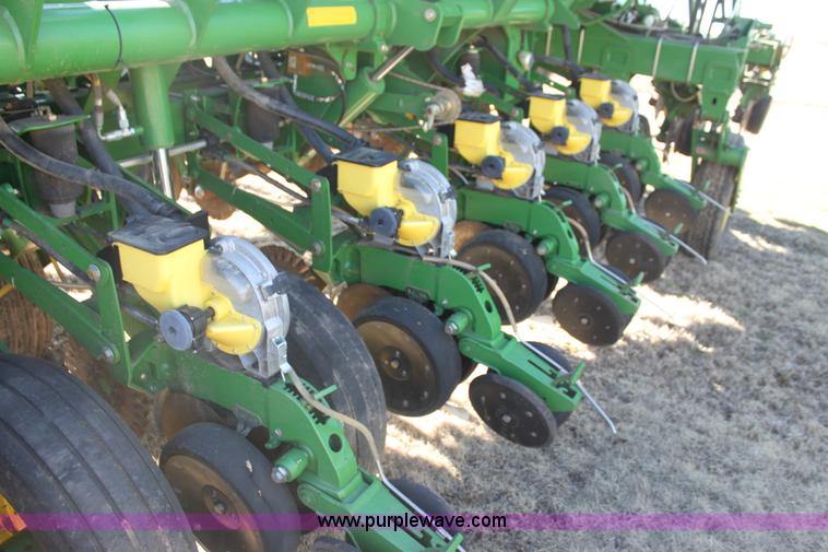image for item L6504 2010 John Deere 1790 split row planter