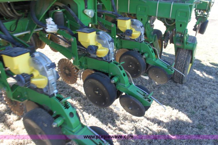 image for item L6504 2010 John Deere 1790 split row planter