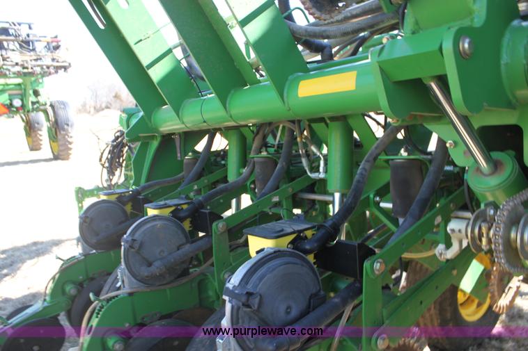 image for item L6504 2010 John Deere 1790 split row planter