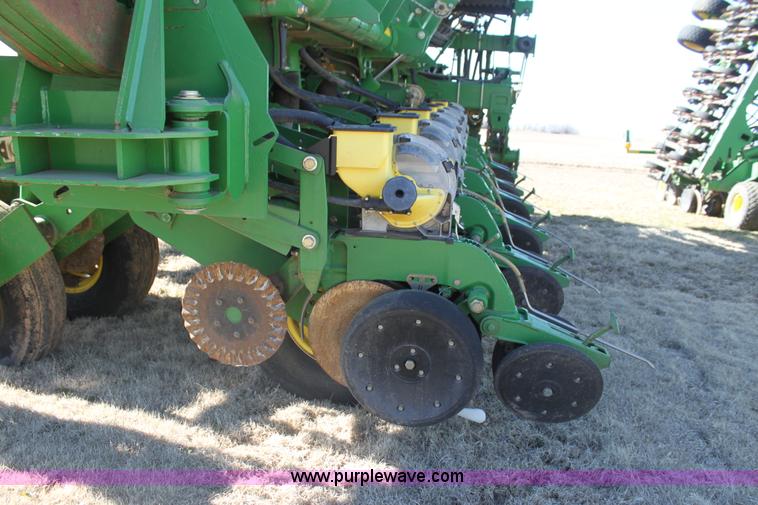 image for item L6504 2010 John Deere 1790 split row planter