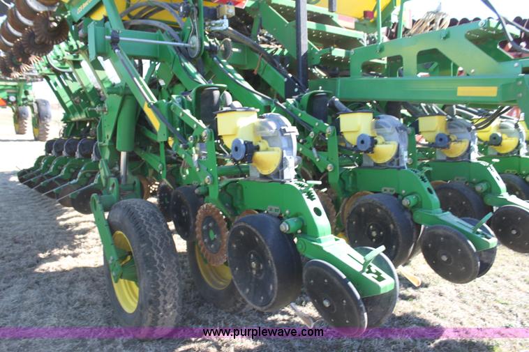 image for item L6504 2010 John Deere 1790 split row planter