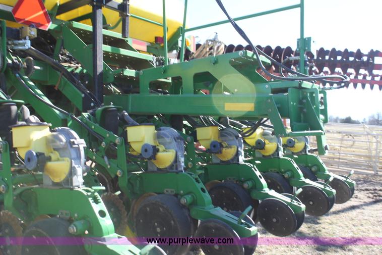 image for item L6504 2010 John Deere 1790 split row planter
