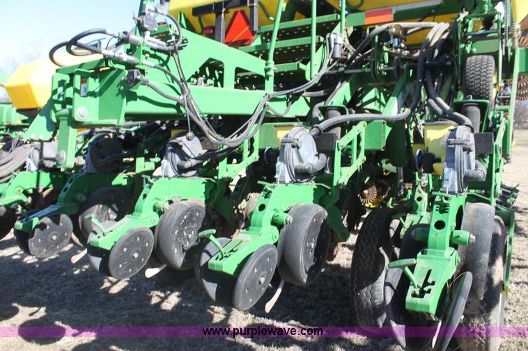 image for item L6504 2010 John Deere 1790 split row planter