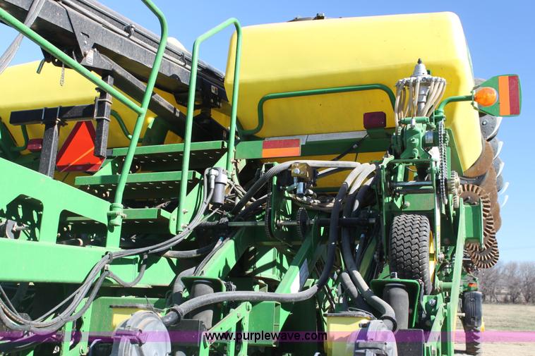 image for item L6504 2010 John Deere 1790 split row planter
