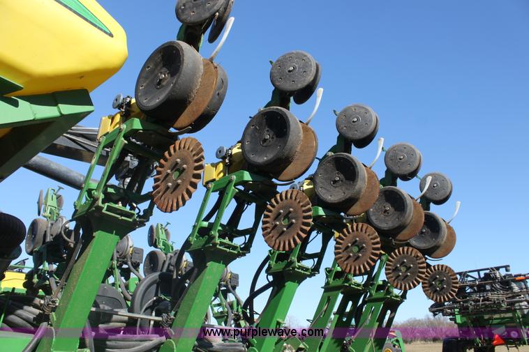 image for item L6504 2010 John Deere 1790 split row planter