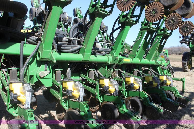 image for item L6504 2010 John Deere 1790 split row planter