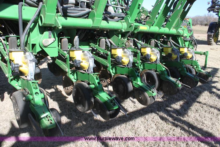 image for item L6504 2010 John Deere 1790 split row planter