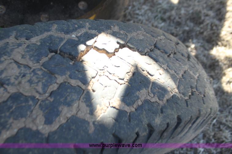 image for item L6504 2010 John Deere 1790 split row planter