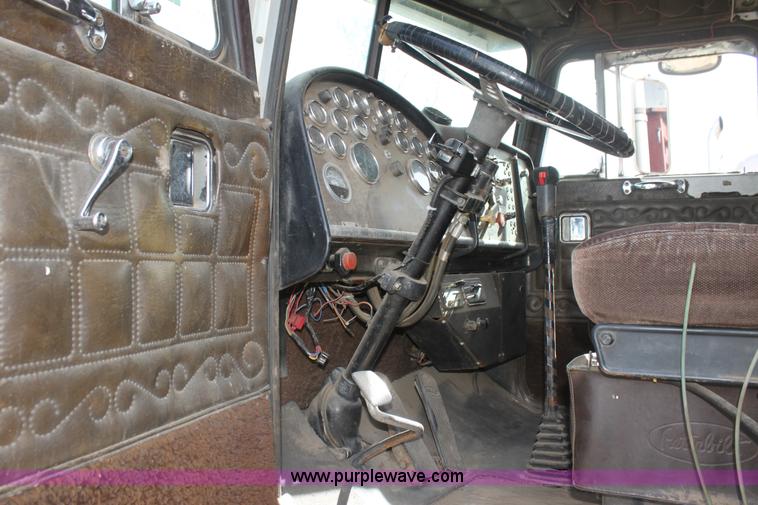 image for item L6507 1984 Peterbilt 359 grain truck