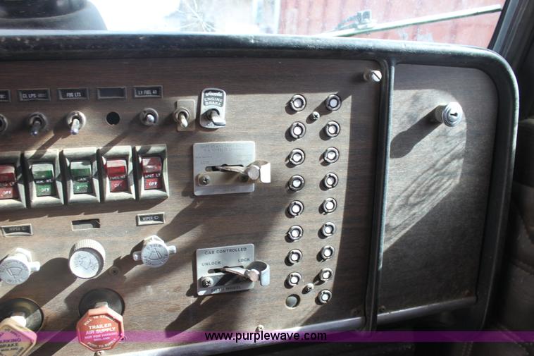 image for item L6507 1984 Peterbilt 359 grain truck