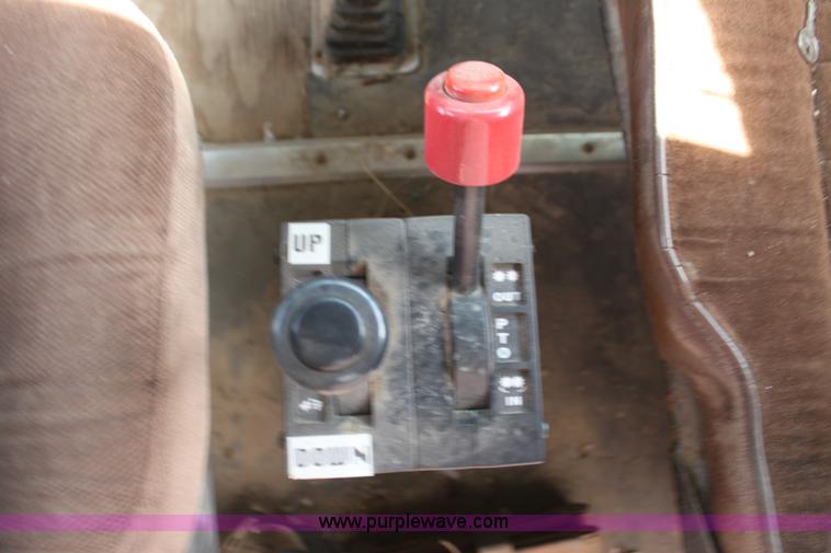 image for item L6507 1984 Peterbilt 359 grain truck