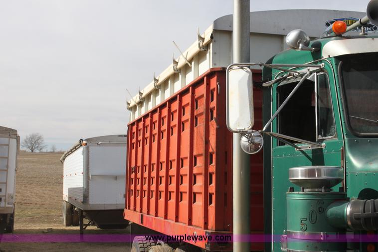 image for item L6507 1984 Peterbilt 359 grain truck