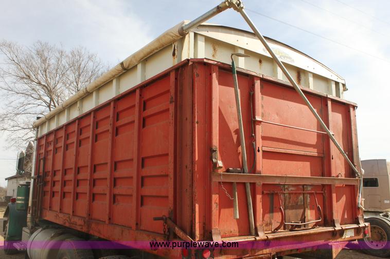 image for item L6507 1984 Peterbilt 359 grain truck