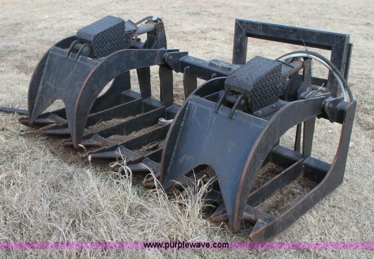image for item L6510 Caterpillar root grapple bucket