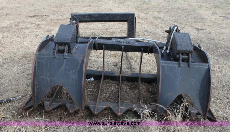 image for item L6510 Caterpillar root grapple bucket