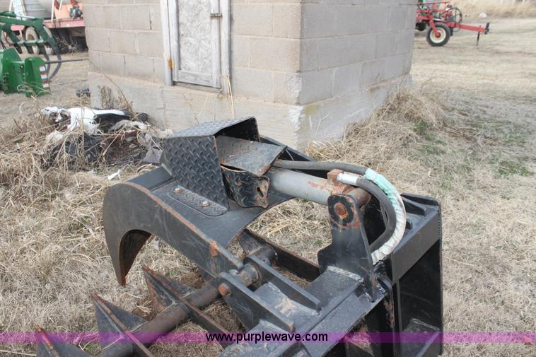 image for item L6510 Caterpillar root grapple bucket