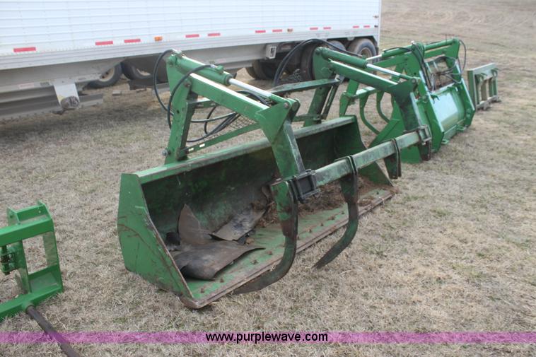 image for item L6512 John Deere 8' loader grapple bucket