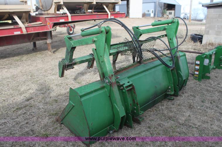 image for item L6512 John Deere 8' loader grapple bucket