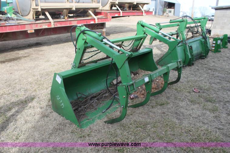 image for item L6513 John Deere 8' loader grapple bucket