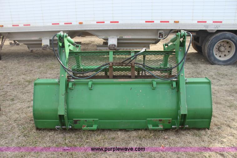 image for item L6513 John Deere 8' loader grapple bucket